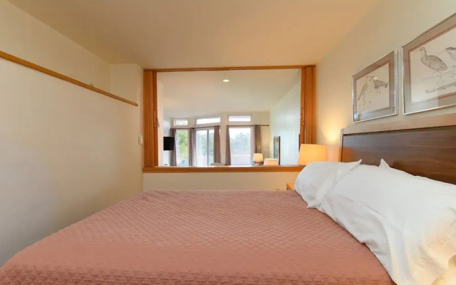 203 Village Gate 1 Bedroom Condo