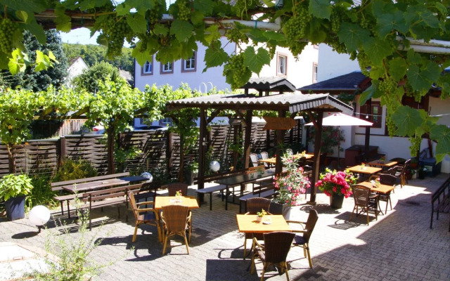 Gästehaus Weingut - Fröhliches Weinfass