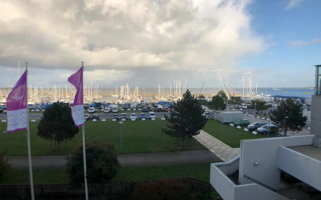Nur 50m zum Yachthafen und 100m zum Strand