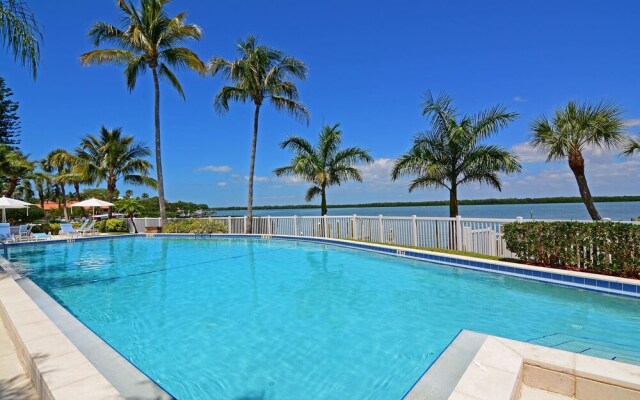 Harbor Villa Club 205