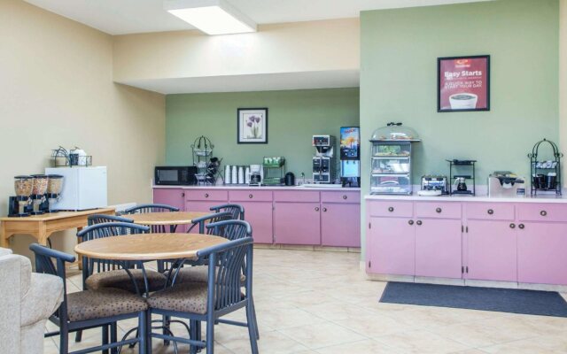 Econo Lodge Belton - Kansas City South