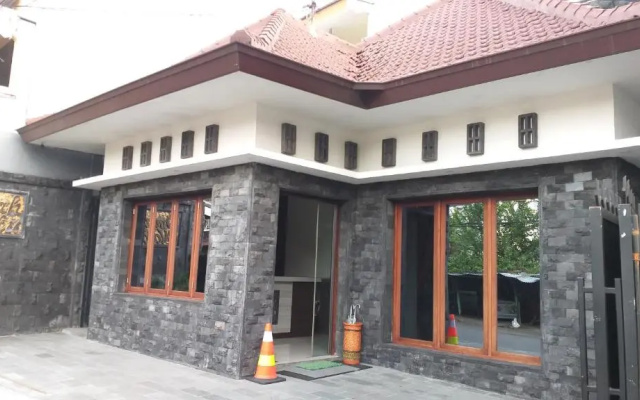 Omah Watu Homestay