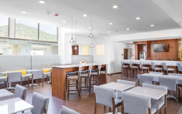 Hampton Inn & Suites by Hilton Los Cabos