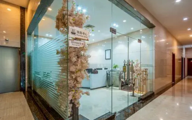 New Land Hotel