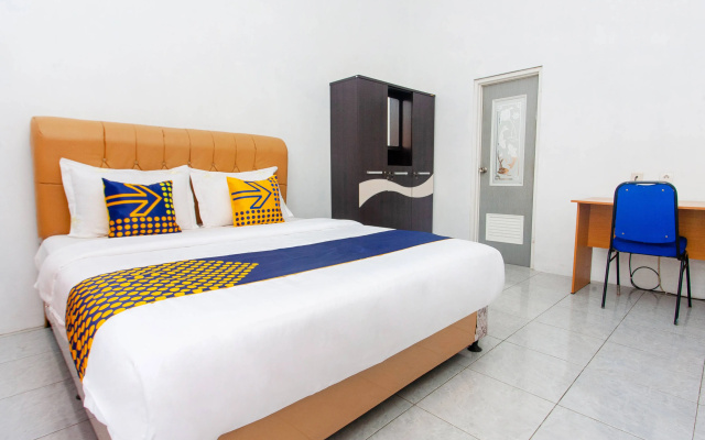 SPOT ON 2830 Azka Guest House Syariah – Guest Rooms – Cilacap