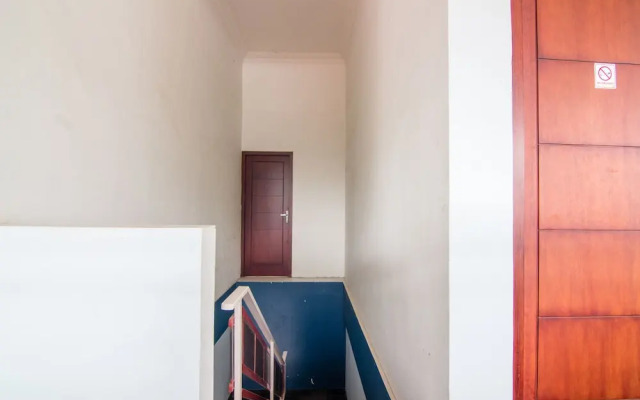 OYO 2421 Joglo Guest House Syariah