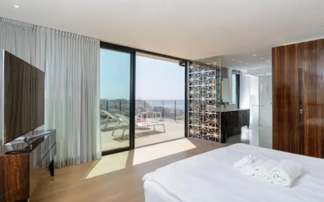 American Colony - 300 sqm Sea View by HolyGuest