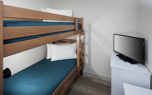 Holiday Inn Express & Suites Orlando at SeaWorld, an IHG Hotel
