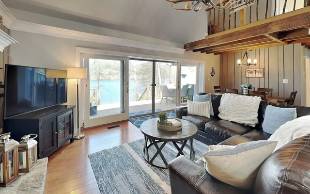 Bearfoot Lodge by Taylor Made Deep Creek