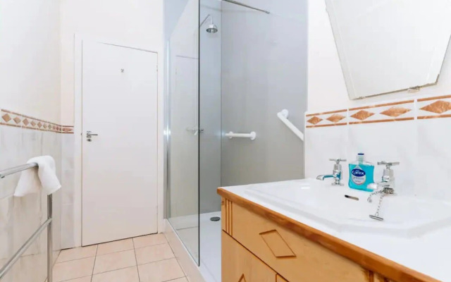 Cosy 2 Bedroom Flat in Craigleith
