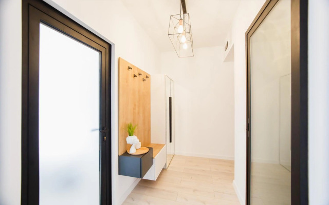 Monochrome Style Central Apartment