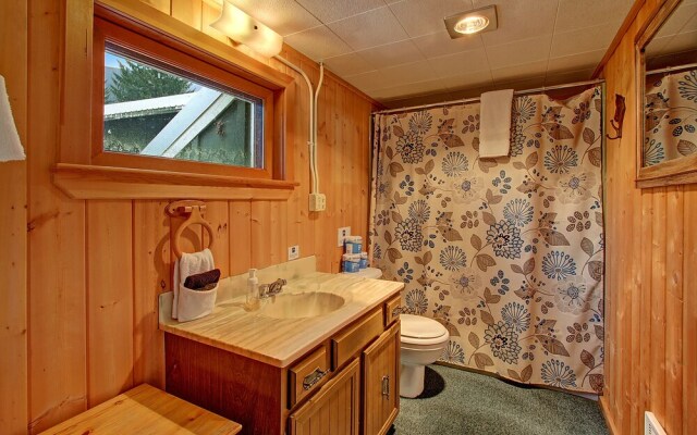 Riverside Ranch with Guest Cabin and Fireplace