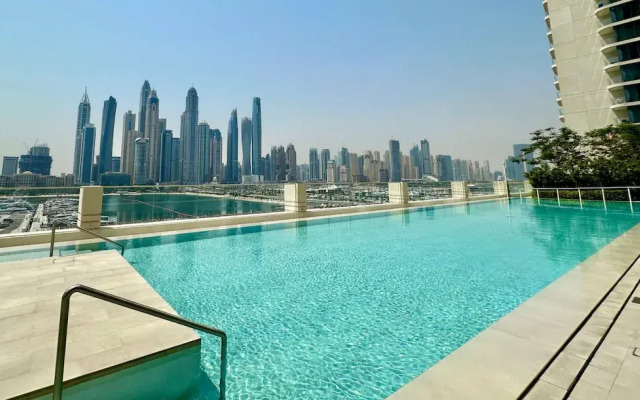 Serene 1BR w Private Palm View Balcony
