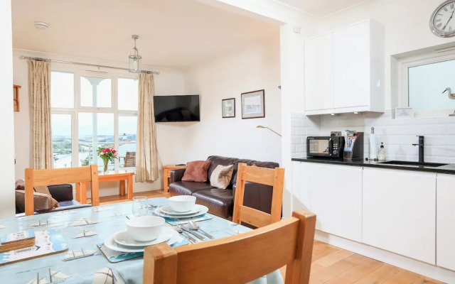1 Lyndhurst
