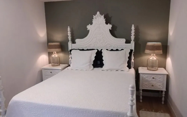 Charming 2-bed House in Sesimbra