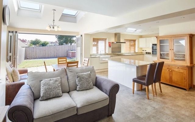 Host Stay Cliff Road