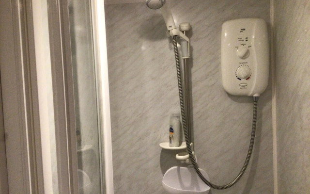 Cozy Camborne Studio Retreat With two Single Beds