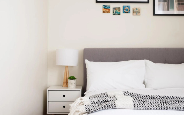 Edward Escape - Short Walk to Beach