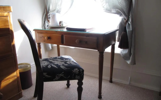 The Shirley - Guest house