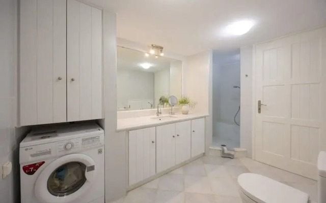 B4 Cycladic Home for 6 by the Beach