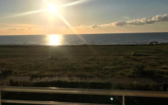 LUXURY BEACHFRONT OUTSTANDING 2 bedroom APARTMENT