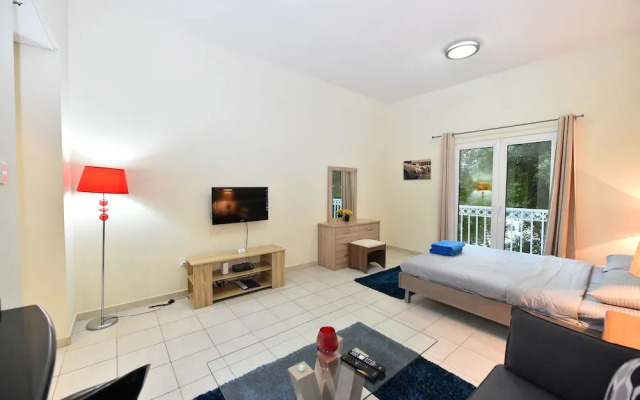 Budget & Cozy Studio near Mall - VIR