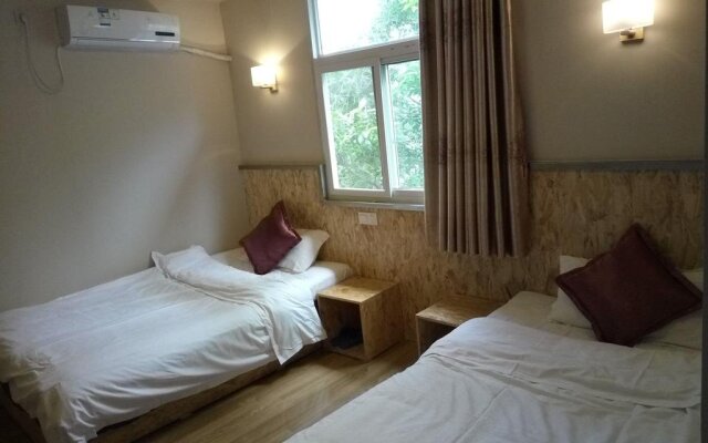 Blooming Azaleas International Youth Hostel