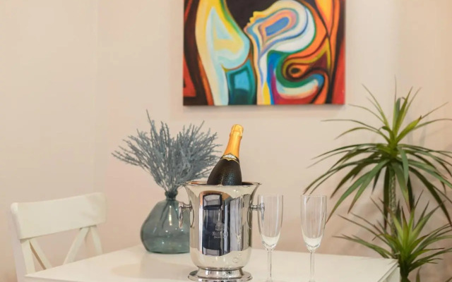 Tiles House, with A/C, Downtown Porto near Metro