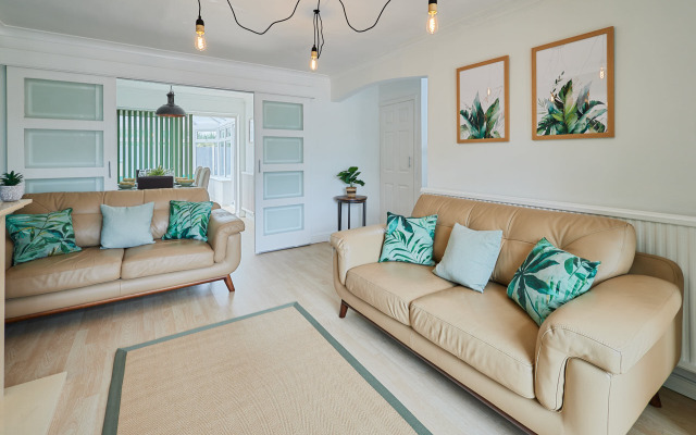 Host   Stay   Greenway House