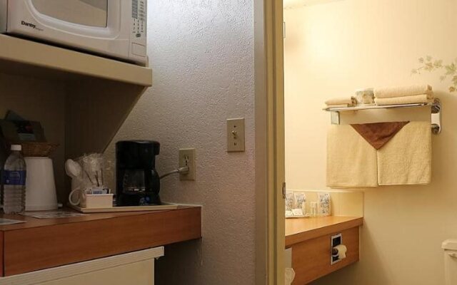 Tamarack Motor Inn