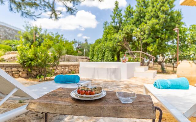 Pool, Trullo and Nature Preserve
