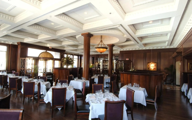 Market Pavilion Hotel