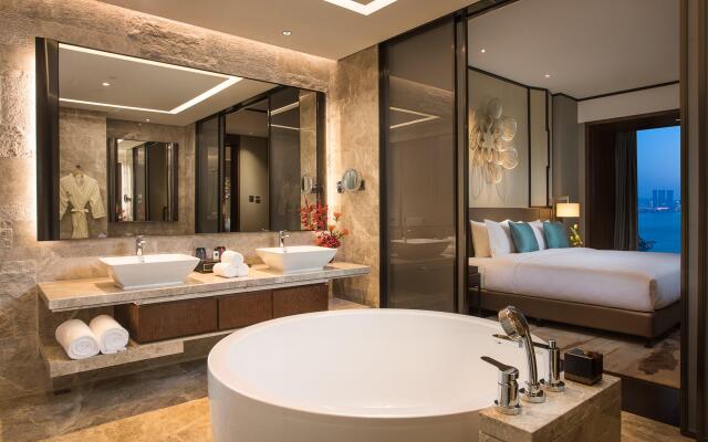 HUALUXE Xiamen Haicang Harbour View by IHG