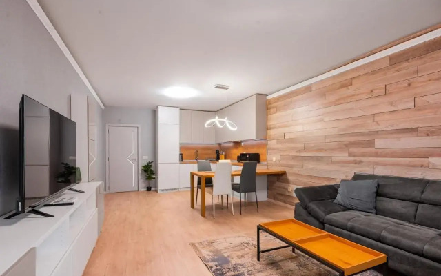 New Stylish 1-bedroom Flat in Business District