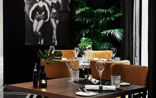 Roomers Berlin Steinplatz, Autograph Collection