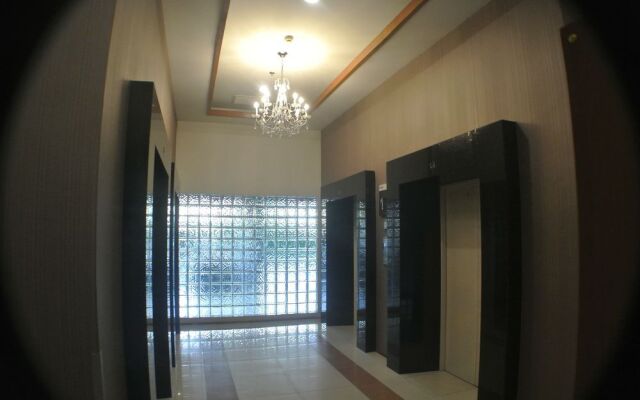 Diamond Sukhumvit by FIB