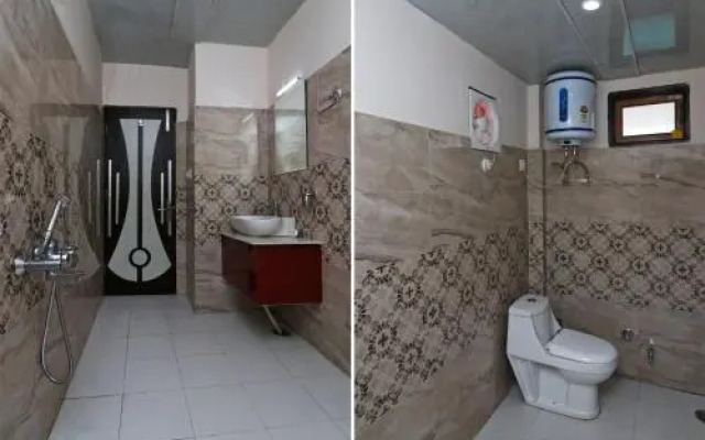 OYO 18469 Hotel Hmvr