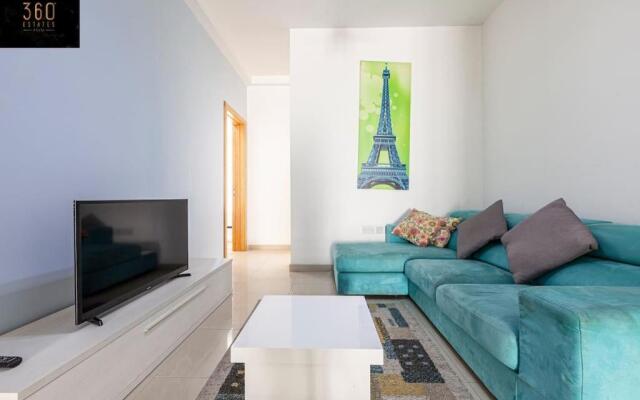 Beautiful designed seaside APT in Sliema Hotspot by 360 Estates
