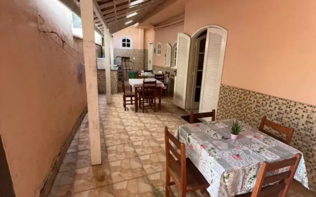 Casa com wi-fi e garagem a 5 minutos da Praia Grande