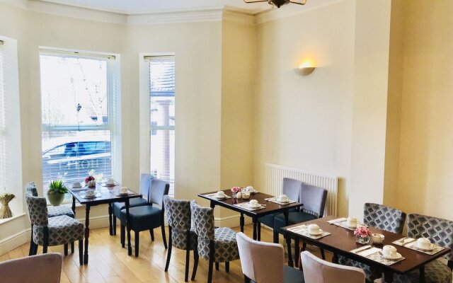 The Westlynne Hotel & Apartments