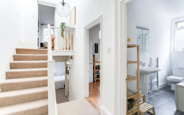 Sunny & Stylish 2bed Duplex in Maida Vale