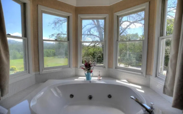 Blue Mountain Mist Country Inn & Spa