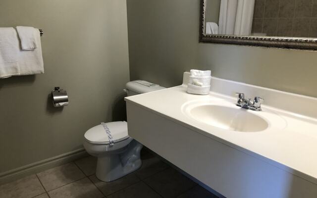 Adventure the Bruce Inn - Recently Renovated With Outdoor Hot Tub