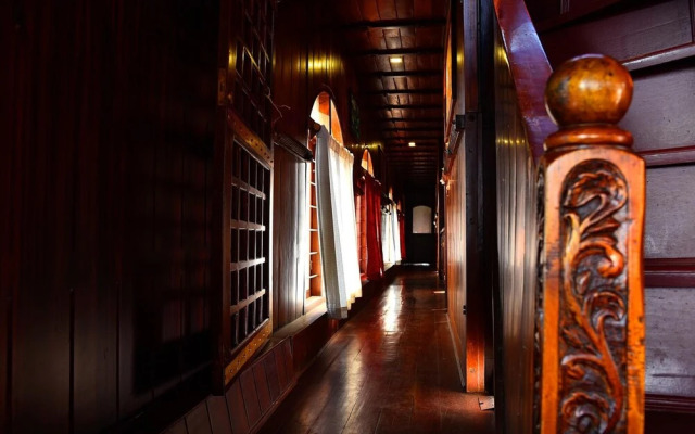 Premium Luxury Houseboat