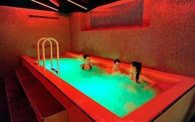 Plaza V Business and SPA