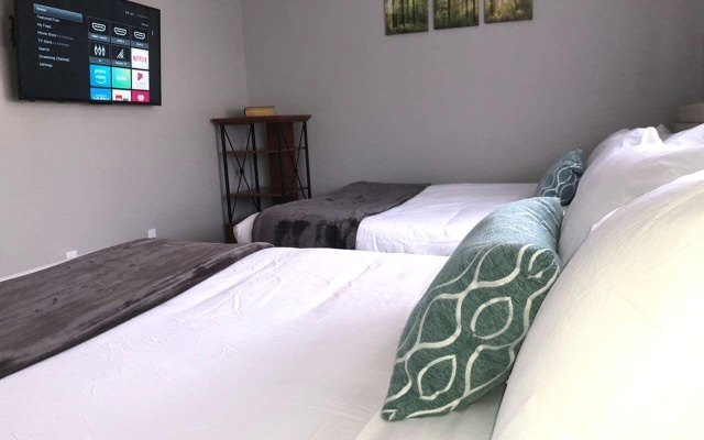 3 Br Home Kitchen Sleeps 8