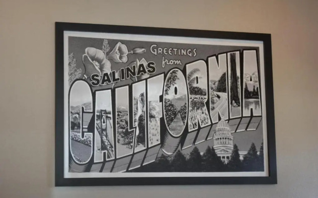 Super 8 Salinas
