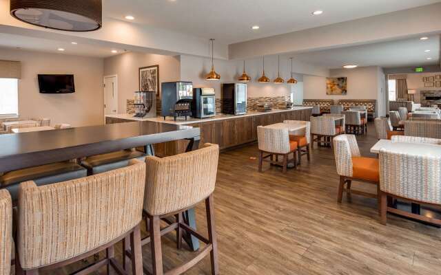 Best Western Plus Bayshore Inn