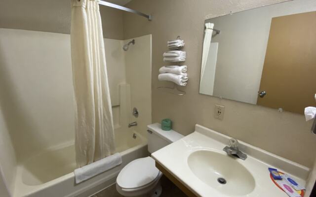 Newton Inn In Newton, KS