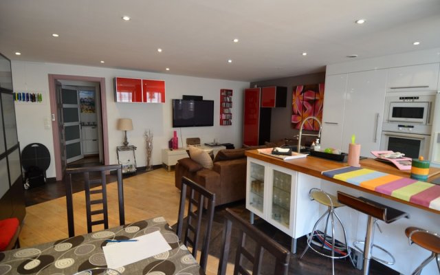 Modern apartment 6 persons with Jacuzzi in Nice Downtown